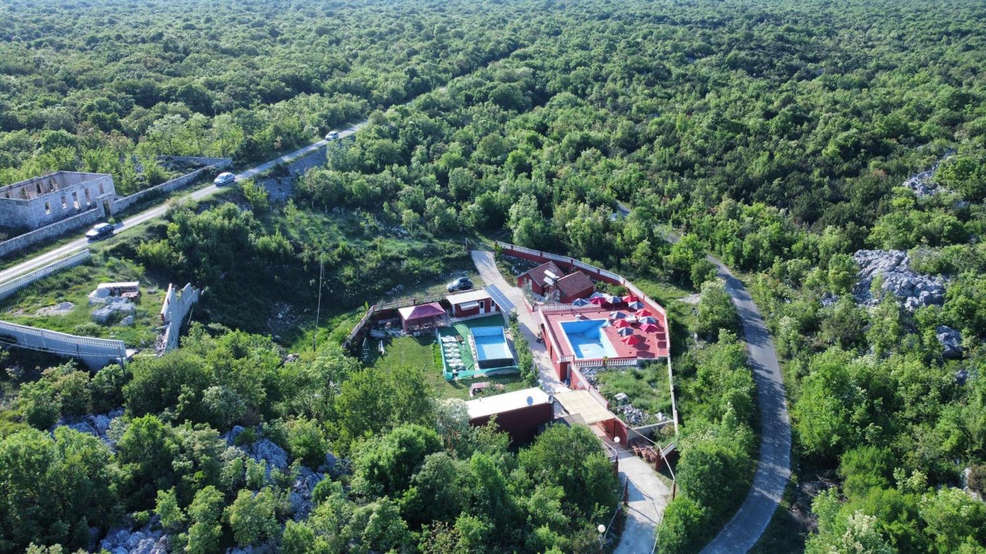 Red Apartman Требинє Екстер'єр фото
